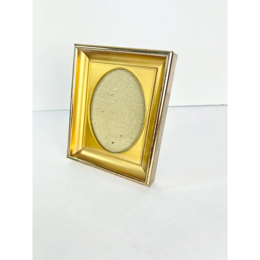 Vintage picture frame Deep well goldtone 3.5x5 oval insert